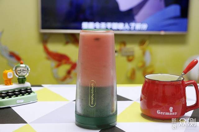 無線充電，40秒冰爽一夏 摩飛榨汁杯深度體驗